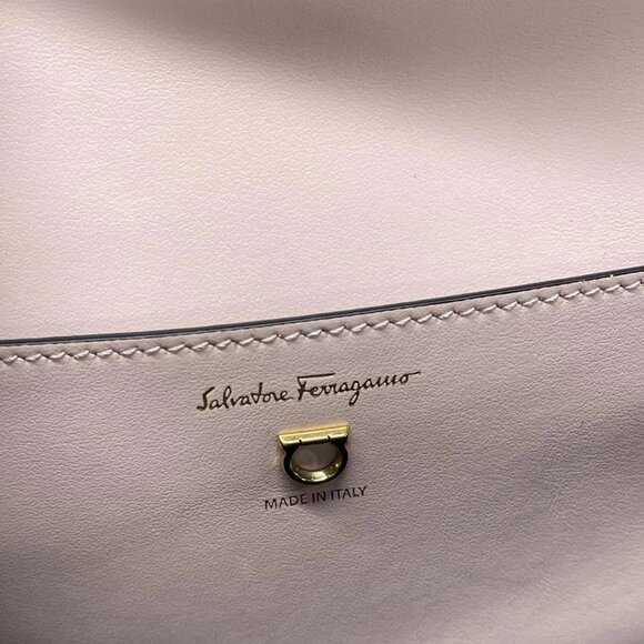 Auth Salvatore Ferragamo Gancini 21H986 Beige Red Multi PVC Leather - Picture 13 of 16